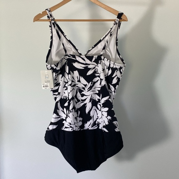 Croft & Barrow One Piece, The Tummy Control Swimsuit Size 20 - Picture 7 of 13